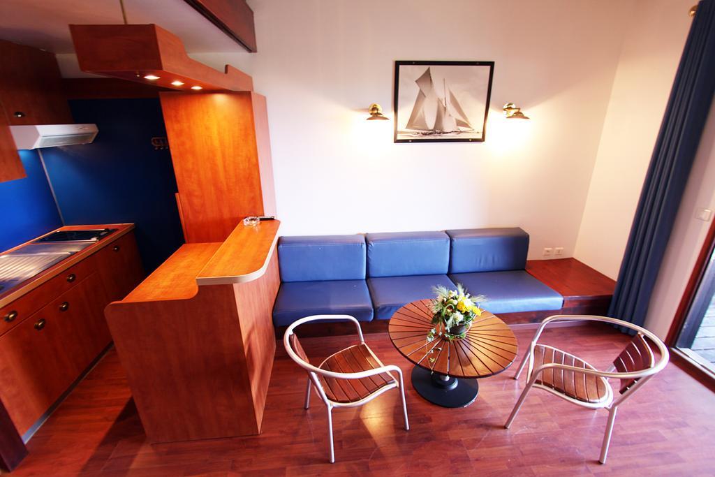 Appartamento Superior con Vista Mare Parziale (2 Adulti + 3 Bambini) (D)
